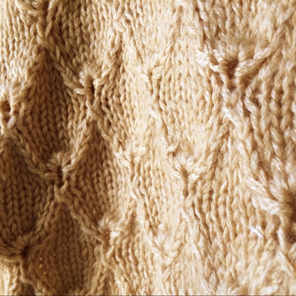 Chunky knit golden tan turtleneck - Picture 4 of 8